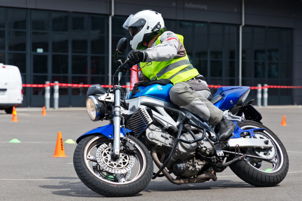 motorradfahrer club meisterschaft moto gymkhana swiss in schlieren 2022